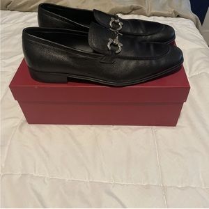 Ferragamo Flori 2 Men’s shoes Black Leather shoes Loafer Gancini Bit With Box